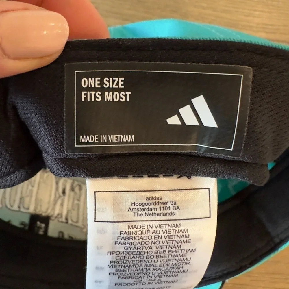Adidas MERCEDES - AMG‎ PETRONAS FORMULA ONE TEAM LAS VEGAS SNAPBACK CAP-NWOT